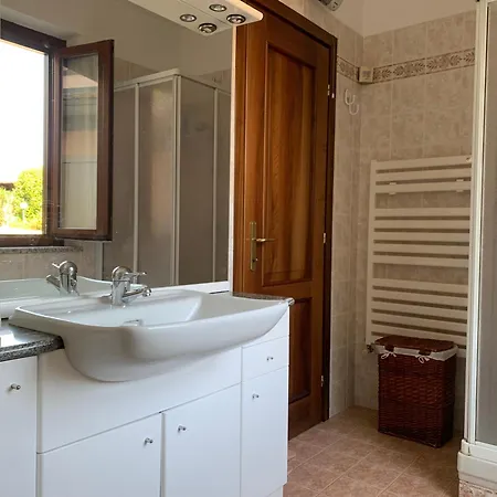 A Luino - Casa Di Adele Montegrino Valtravaglia